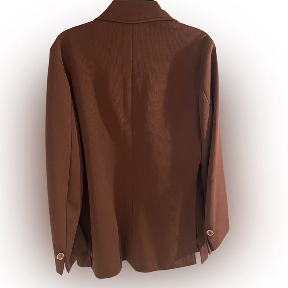 **LIKE NEW** Medium Brown Coat - Picture 2 of 7